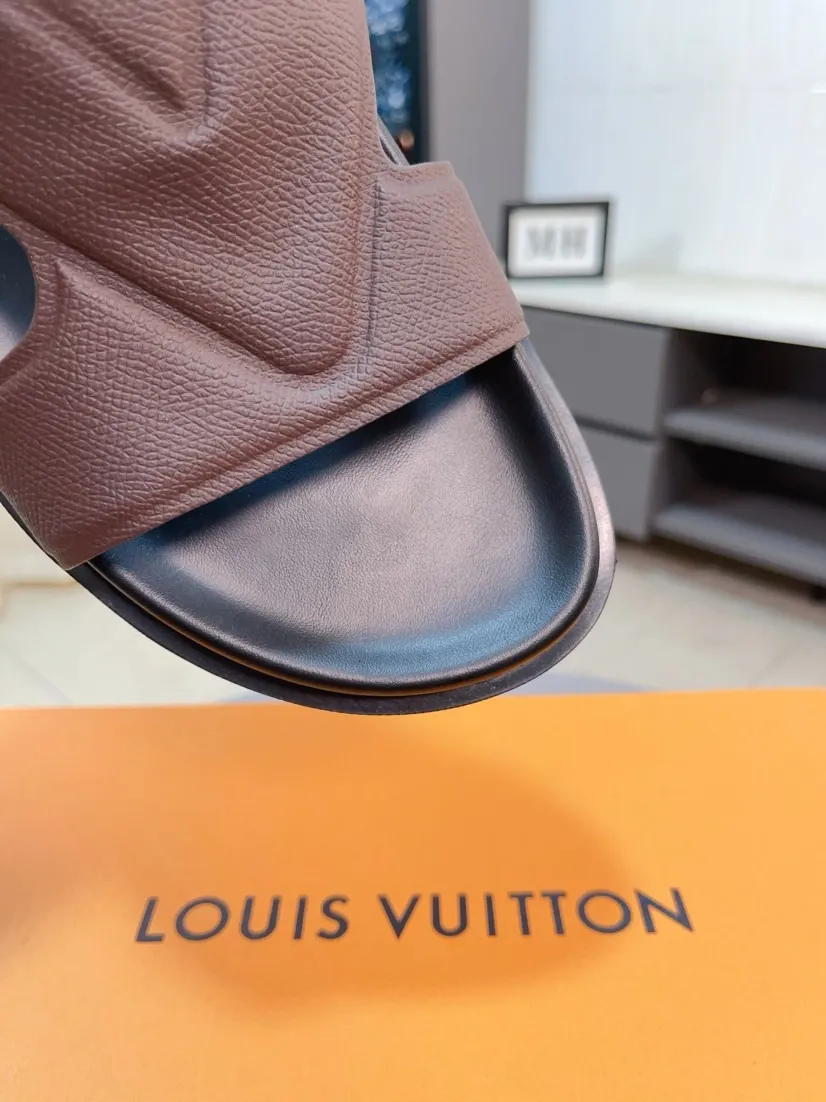 Men's shoes💰300🌹🌹【LV】Multi-color new men's slippers, original top quality version, original special cowhide cross pattern➕sheepskin inside and side, non-slip combined sole, more stable walking, more comfortable and lightweight, high-end and generous, size: 38~44